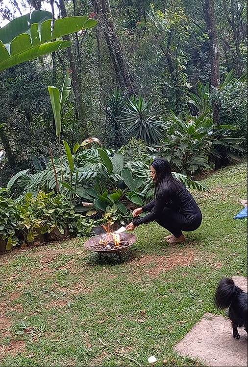 Ritual de fogo ao ar livre, momento simbólico da vivência